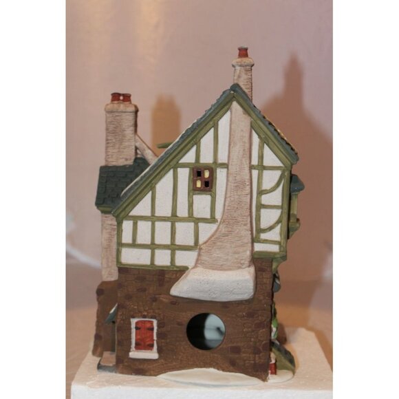 Dept 56 Dickens Village - The Pied Bull Inn - Picture 3 of 8